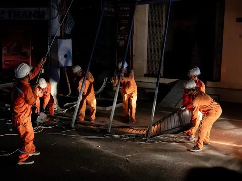 Hơn 1,12 triệu khách hàng đã được khôi phục cấp điện sau bão Kalmaegi