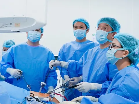 Vinmec trình diễn kỹ thuật ghép gan sống phức tạp tại Hội nghị Ghép tạng Việt Nam 2025