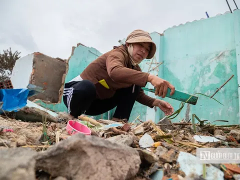 Ước mơ nhỏ nhoi sau bão: “Em chỉ mong có nhà, có sách vở để đi học”