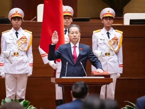 Chánh án Tòa án Nhân dân tối cao Nguyễn Văn Quảng tuyên thệ nhậm chức