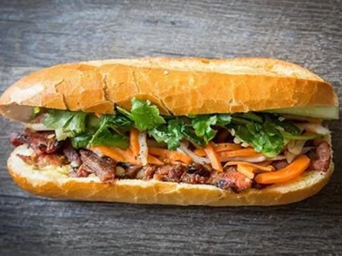 Bản tin 11/11: Số người nghi ngộ độc sau ăn bánh mì ở Tp.HCM đã lên 235