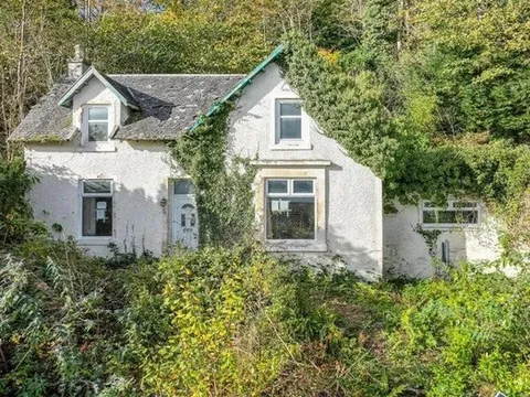 Ngôi nhà trông bình thường, bên trong ẩn chứa thông điệp đáng sợ