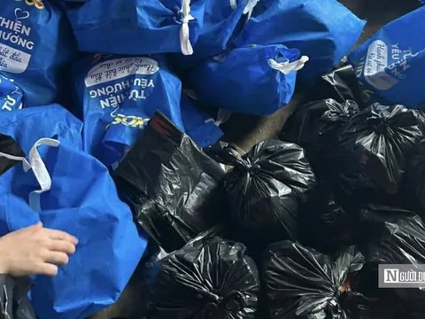 Nhóm người lạ giả danh đoàn từ thiện sau mưa lũ để lừa đảo người dân ở Huế