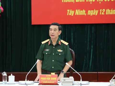 Đại tướng Phan Văn Giang làm việc với Sư đoàn 5 về kết quả 10 tháng đầu năm