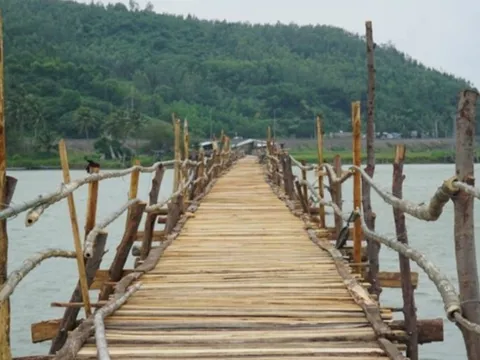 Cầu Ông Cọp- cây cầu gỗ dài nhất Việt Nam sập hoàn toàn sau bão lũ