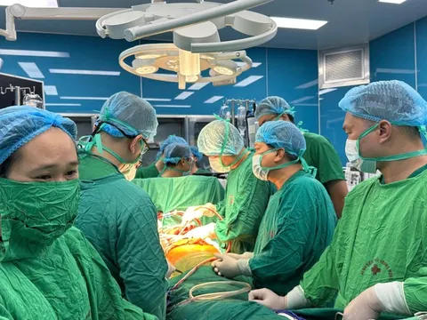 Lần đầu tiên, 2 ca ghép phổi thực hiện song song và thành công