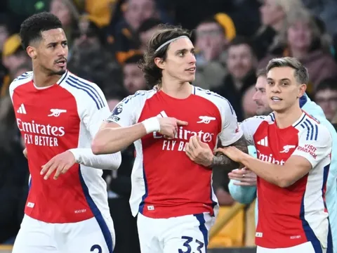 Arsenal nhận tin dữ, HLV Arteta đứng ngồi không yên