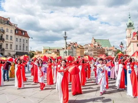 Lan toả trí tuệ và sức mạnh mềm của phụ nữ kiều bào trong dự thảo các văn kiện đại hội XIV