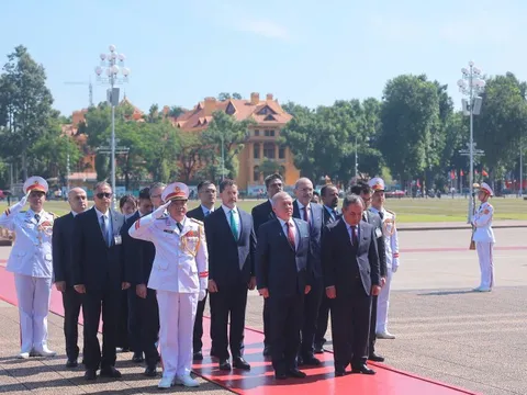 Quốc vương Jordan vào Lăng viếng Chủ tịch Hồ Chí Minh