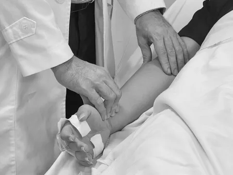 Người đàn ông 40 tuổi nguy kịch sau khi ăn món "vạn người mê"