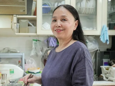 Nữ NSƯT là gương mặt vàng của màn ảnh Việt: Lặng lẽ rời màn ảnh đi bán cà phê, sống đời bình dị