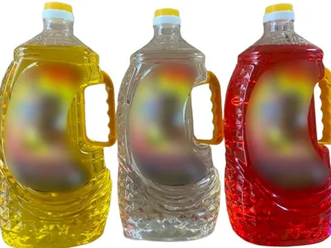 Bé trai 2 tuổi nguy kịch vì uống thứ nước màu đẹp "lạ"