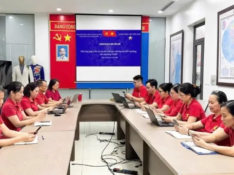 Gần 4.000 đảng viên phường Phúc Lợi tích cực đóng góp ý kiến vào Dự thảo các văn kiện trình Đại hội XIV của Đảng