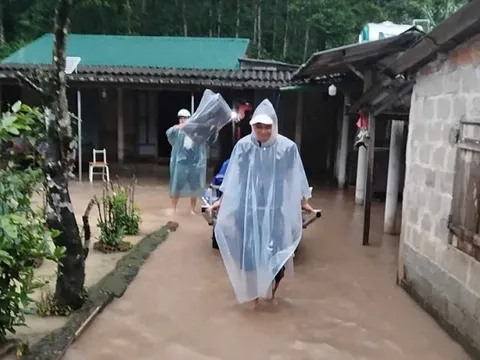 Mưa lớn gây ngập lụt, chia cắt nhiều khu vực ở Quảng Trị