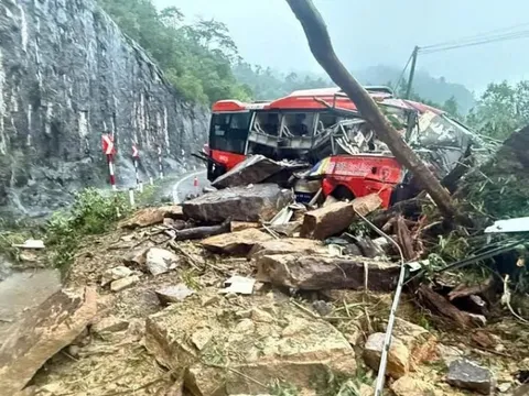 Khánh Hòa khẩn trương khắc phục sự cố sạt lở tại đèo Khánh Lê và Khánh Sơn