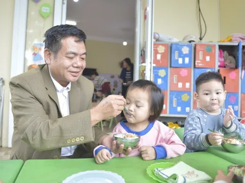 Những thầy giáo đặc biệt ở Thanh Hoá: 30 năm làm "người cha thứ 2" của trẻ