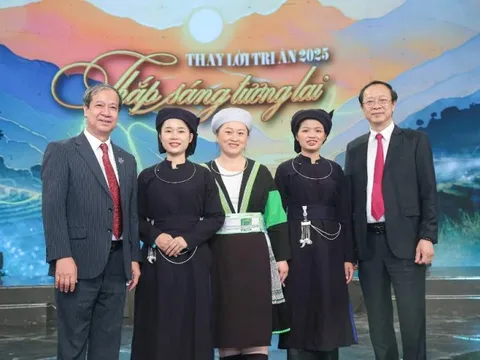 Người thầy đem lại nguồn ánh sáng cho lớp lớp thế hệ học trò