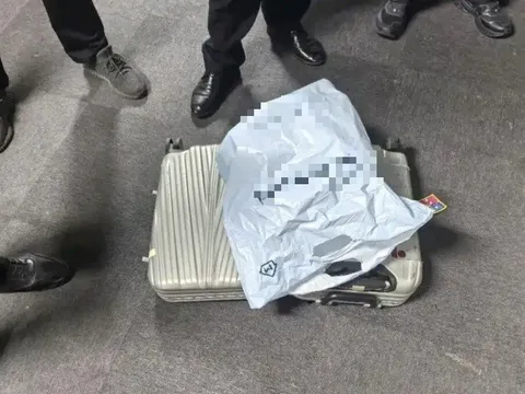 Người đàn ông phát hiện vali chứa gần 3 tỷ đồng tiền mặt, cảnh sát vào cuộc và cái kết bất ngờ