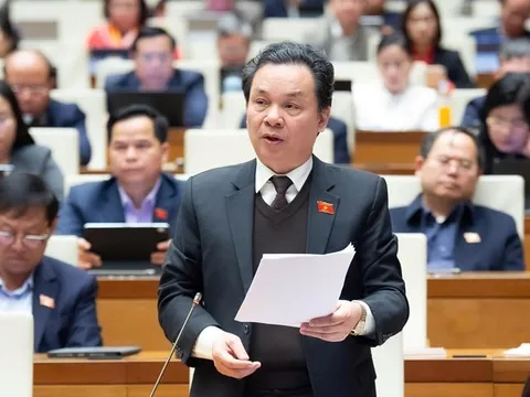 Phải có đội ngũ giáo viên tốt, đặc biệt coi trọng danh dự nghề nghiệp