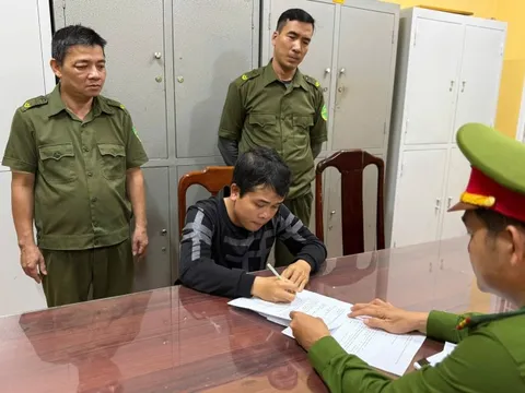 Thấy gì từ vụ học sinh lớp 1 bị giật dây chuyền vàng trong trường học ở Huế?