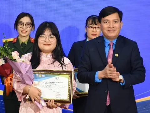 Trao giải cuộc thi viết “Vòng tay Công đoàn” lần thứ V: Khẳng định giá trị nhân văn sâu sắc của tổ chức Công đoàn