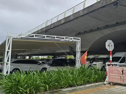 Đà Nẵng dẹp bãi giữ xe ô tô dưới gầm cầu