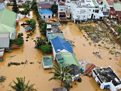 Bảo đảm nguồn cung hàng hóa thiết yếu tại các vùng bị cô lập do mưa lũ