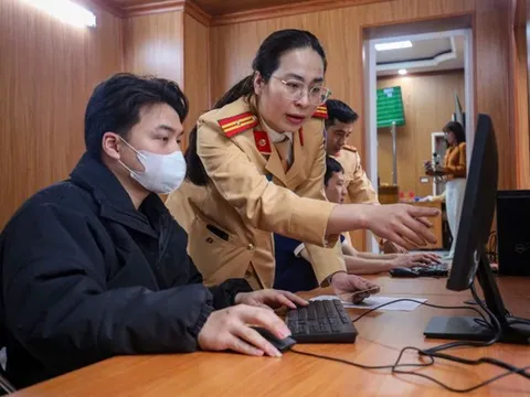 Hướng dẫn cài đặt VNeTraffic cho hơn 10.000 thí sinh dự sát hạch, làm thủ tục đổi giấy phép lái xe