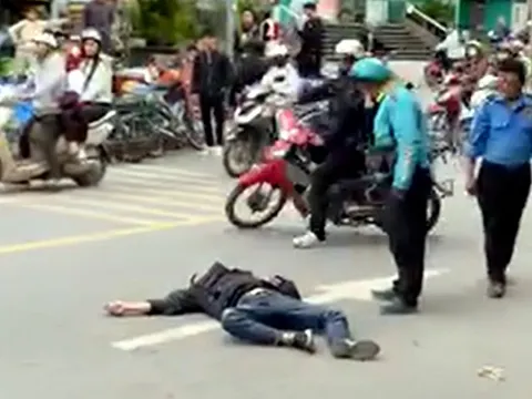 Triệu tập nam thanh niên lao vào đánh nạn nhân đến bất tỉnh sau va chạm giao thông