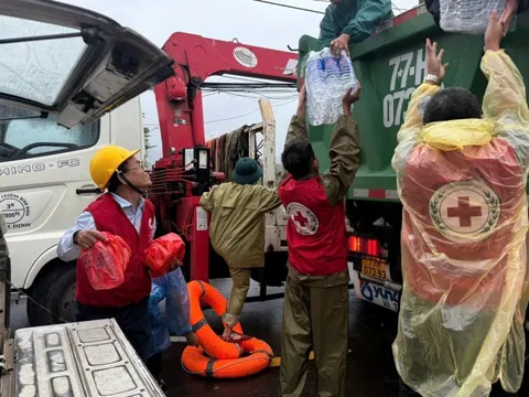 Chung tay vượt lũ tiếp sức đồng bào miền Trung, Tây Nguyên