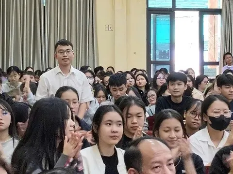 Hội Luật gia Hải Phòng truyền cảm hứng bảo vệ môi trường cho 300 sinh viên