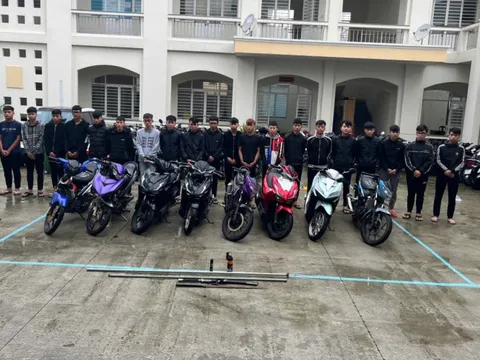 Phóng xe, la hét rồi dàn hàng ngang trên phố, 14 đối tượng bị khởi tố