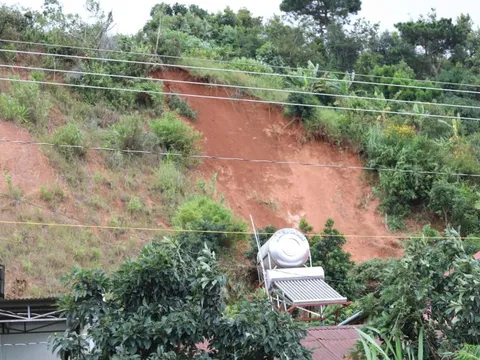 Lâm Đồng tiếp tục di dời hàng chục hộ dân vùng sạt lở D'ran đến nơi an toàn