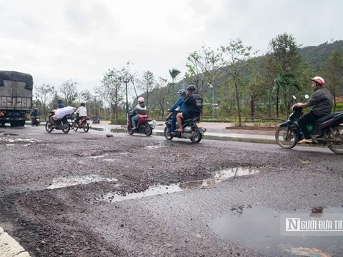 Sau lũ, xuất hiện hàng loạt ổ gà, ổ voi trên tuyến đường huyết mạch qua Quy Nhơn