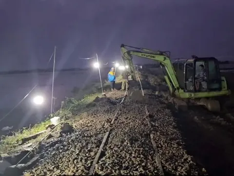 Dự kiến khôi phục tuyến đường sắt quốc gia vào sáng mai, 26/11