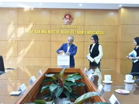 Ủy ban Nhà nước về người Việt Nam ở nước ngoài tổ chức Lễ phát động quyên góp ủng hộ đồng bào miền Trung, Tây Nguyên đang chịu thiệt hại nặng nề do mưa lũ