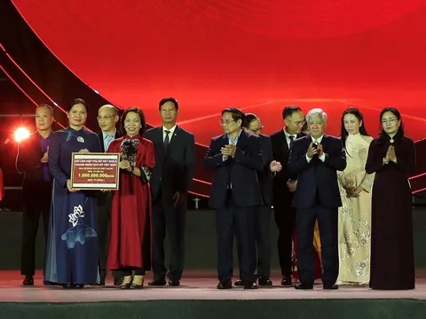 Thủ tướng kêu gọi đồng bào cả nước đoàn kết một lòng, hướng về miền Trung