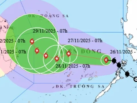 Bão số 15 có đường đi rất phức tạp, dự báo vùng chịu ảnh hưởng dữ dội