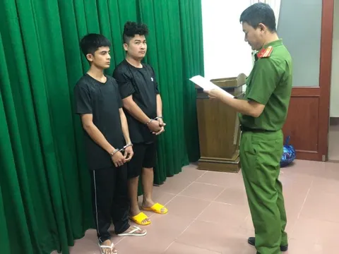 Khởi tố 2 đối tượng đâm người khác tử vong tại quán karaoke