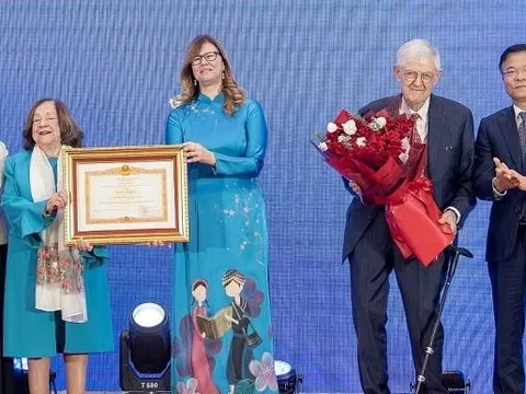 UNICEF nhận Bằng khen của Thủ tướng tại lễ kỷ niệm 50 năm hợp tác