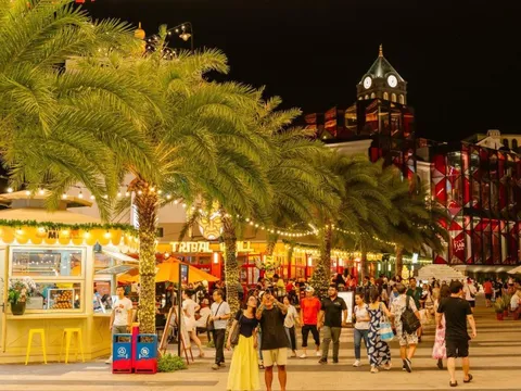 Cây thông bừng sáng: Phú Quốc chính thức bước vào mùa lễ hội rực rỡ nhất năm