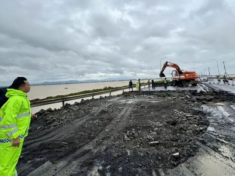 Bộ Xây dựng: Các lực lượng trực ban 24/24 ứng phó bão số 15