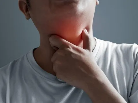 Bé trai 11 tuổi tử vong sau khi kêu đau họng dữ dội