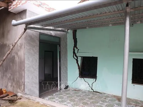 Hỗ trợ xây dựng, sửa chữa nhà cho nhân dân sau mưa lũ