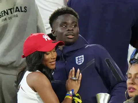 Ngôi sao của Arsenal Saka chính thức cầu hôn với bạn gái