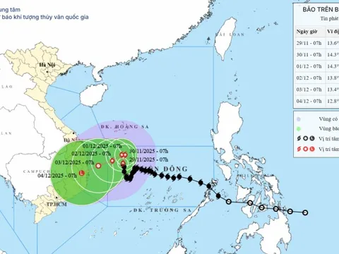 Chưa dứt bão số 15, Biển Đông lại đón thêm áp thấp nhiệt đới ngược chiều