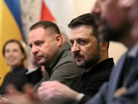 Trợ lý thân cận nhất từ chức, ông Zelensky đối mặt tình huống khó xử