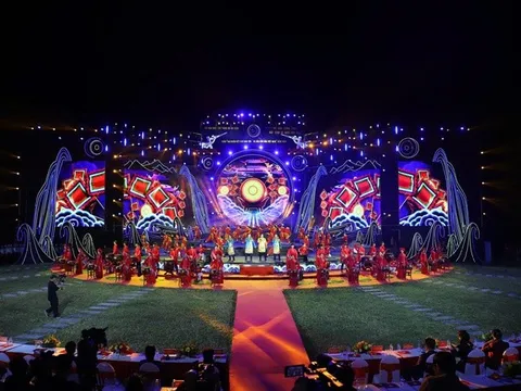 Khai mạc Tuần Đại đoàn kết các dân tộc - Di sản Văn hóa Việt Nam: Đoàn kết một lòng – Hướng về Miền Trung