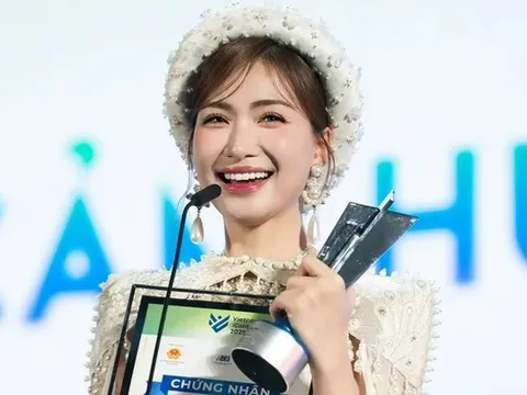 Nữ ca sĩ "Bắc Bling" đón nhận niềm vui nhân đôi