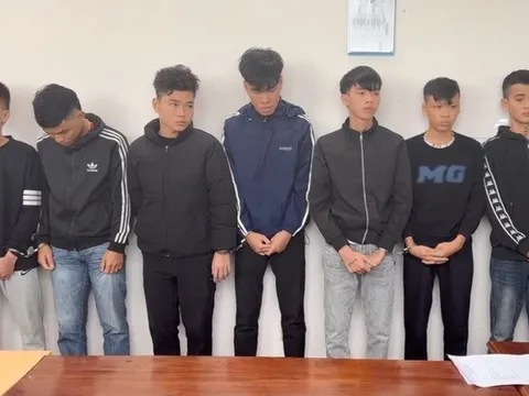 Khởi tố 15 đối tượng dùng hung khí hỗn chiến khiến 3 người bị thương